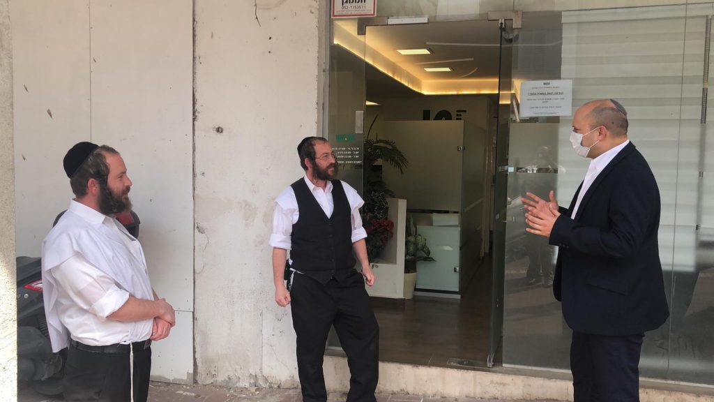 שר הביטחון, בנט בסיור בבני ברק:"התושבים מתנהלים למופת".