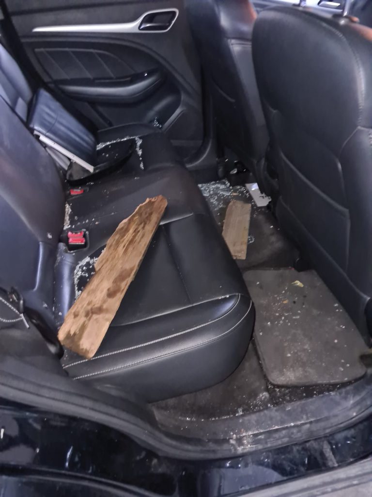 מהומות בבני ברק. ניידת משטרה נרגמה ושוטרת נפצעה.