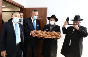 הרב ביטון הוכתר לכהן כרבה הראשי של העיר לוד