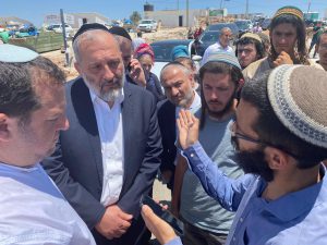 אריה דרעי ביישוב אביתר